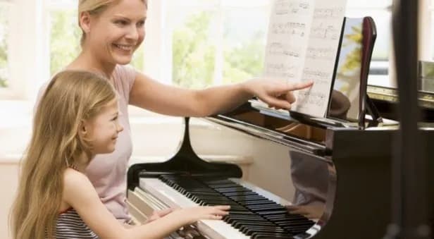 Ile trwa nauka gry na pianinie? Odkryj, co wpływa na czas nauki