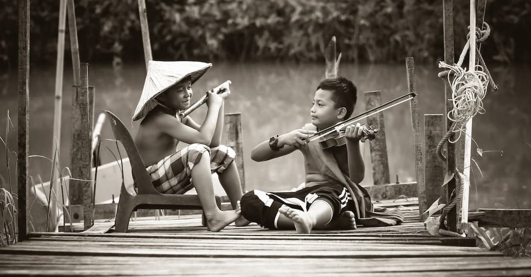 Flet - budowa, rodzaje i historia popularnego instrumentu