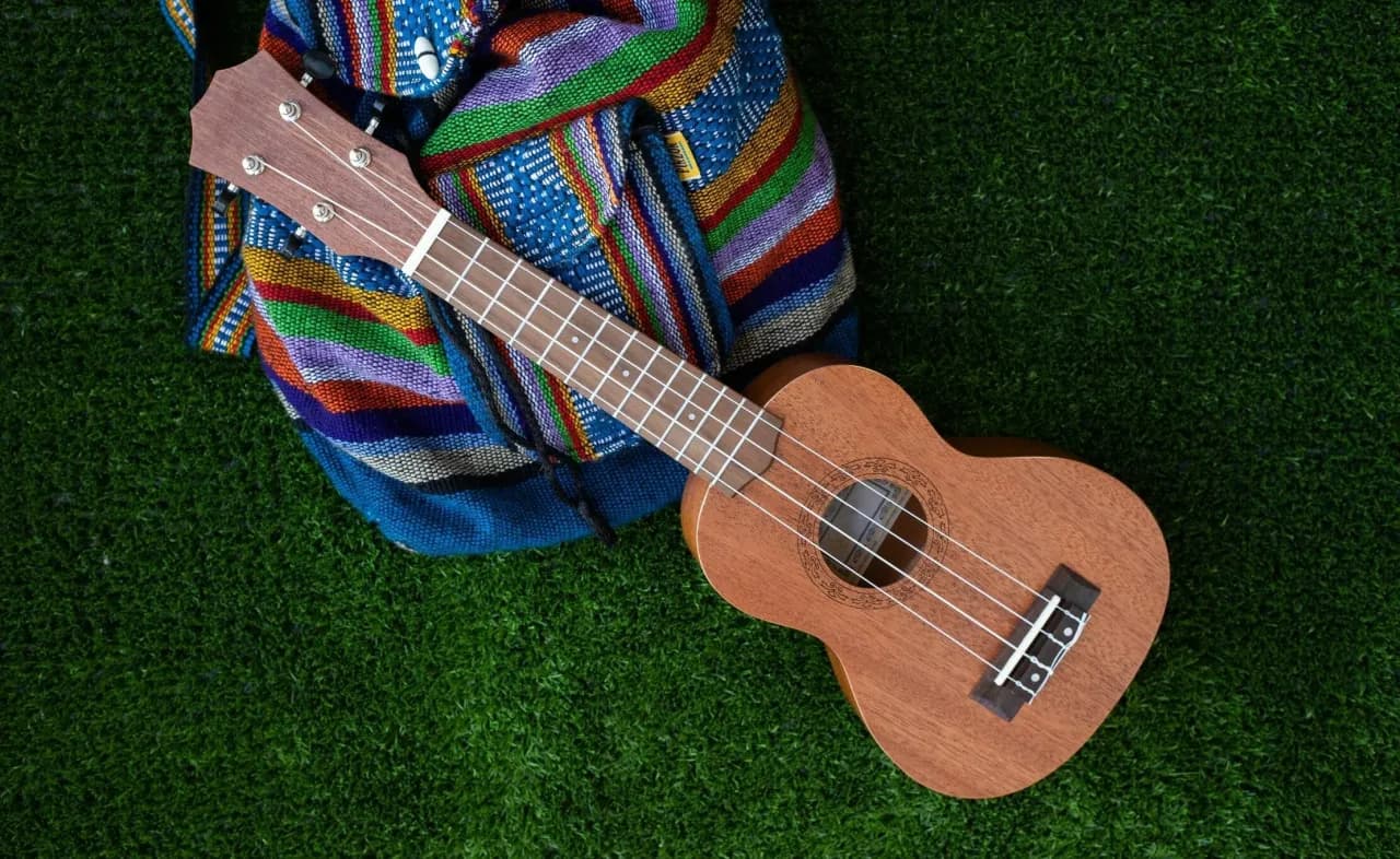 Guitalele czy ukulele – który instrument wybrać i uniknąć błędów? Porównanie dla początkujących