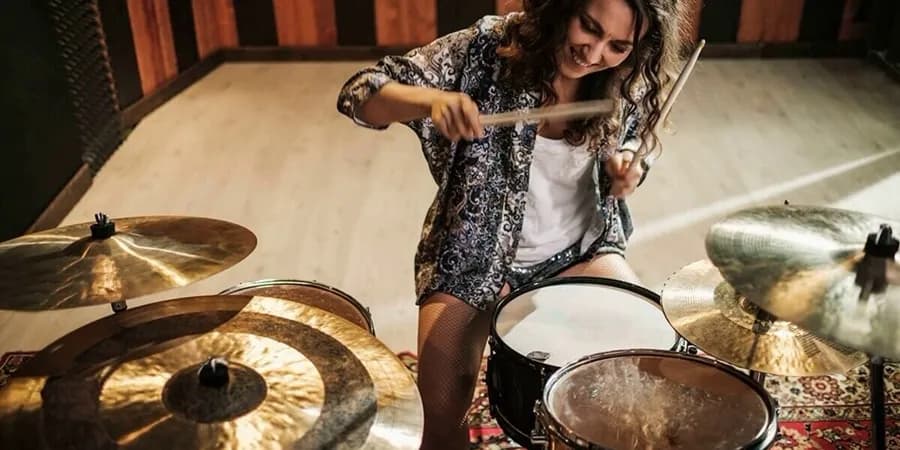 Czy gra na perkusji jest trudna? Odkryj wyzwania i korzyści