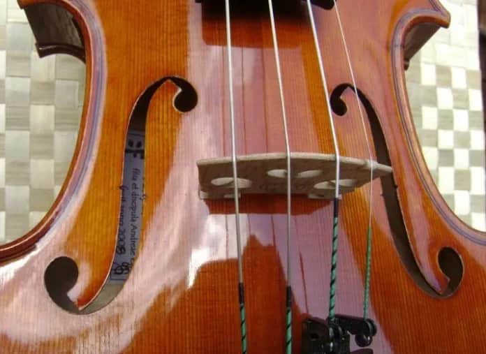 Jakie struny do skrzypiec: stalowe czy syntetyczne? Odkryj różnice