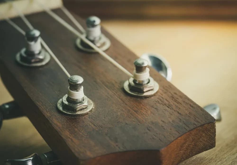 Naucz się jak nastroić ukulele w 4 prostych krokach - poradnik dla każdego