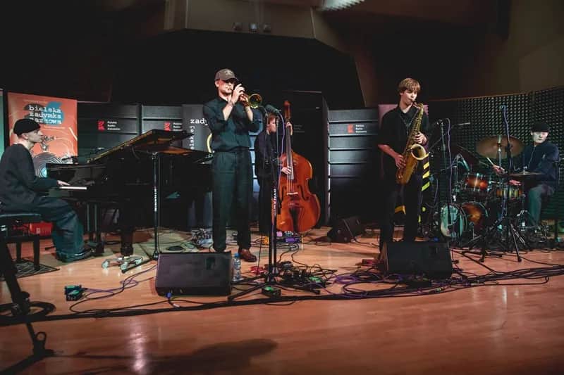 Zadymka jazzowa: magiczny świat muzyki, który cię pochłonie