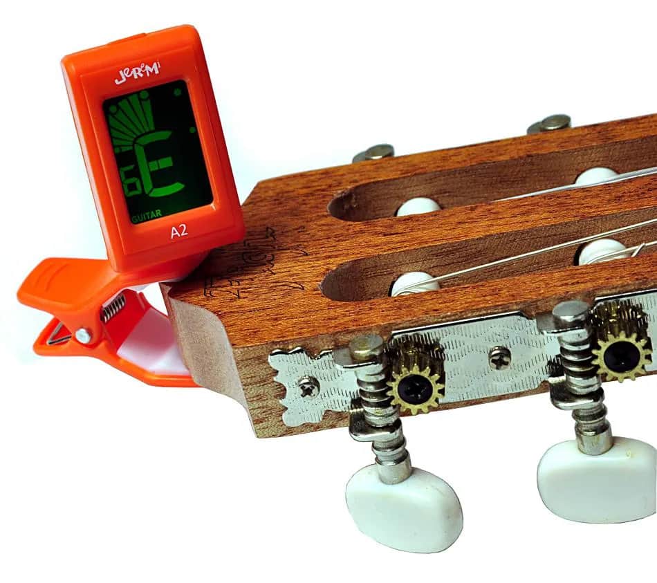 Strojenie ukulele stroikiem gitarowym - praktyczny test i wskazówki